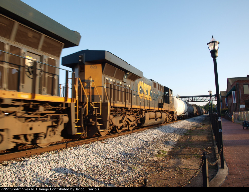 CSX 823